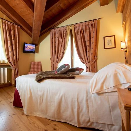 Laghetto Alpine Hotel & Restaurant ブリュソン エクステリア 写真