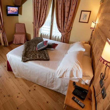 Laghetto Alpine Hotel & Restaurant ブリュソン エクステリア 写真