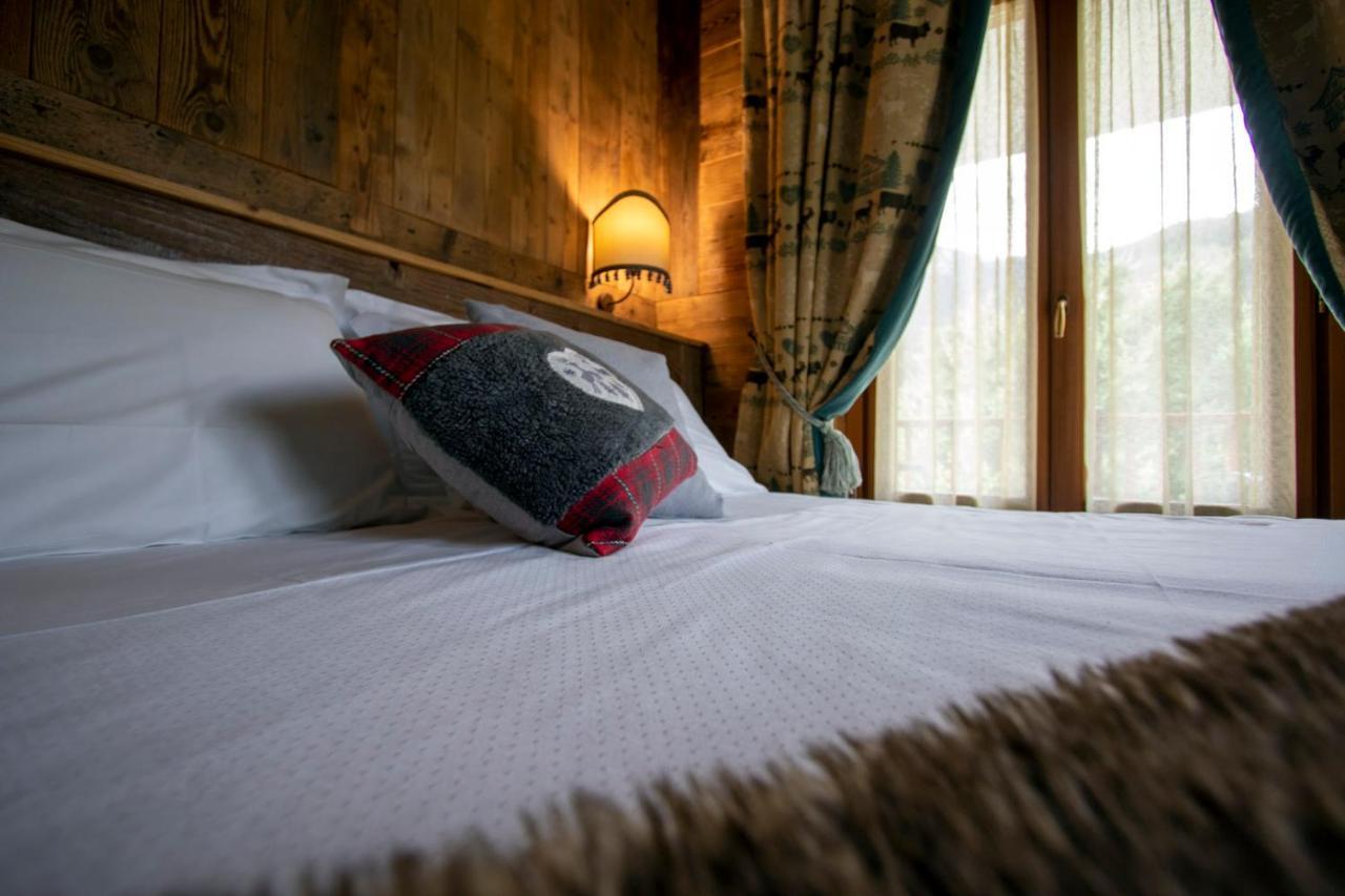 Laghetto Alpine Hotel & Restaurant ブリュソン エクステリア 写真