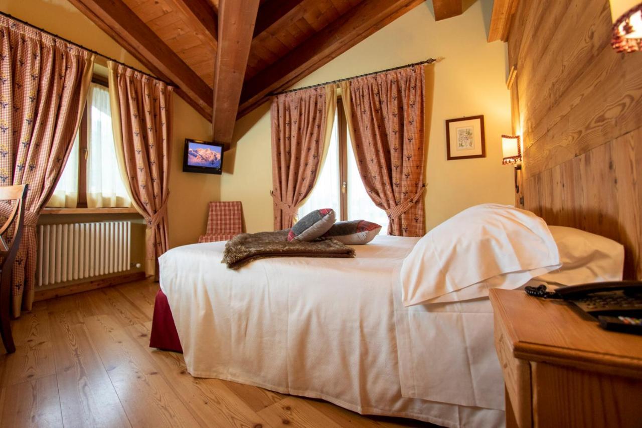 Laghetto Alpine Hotel & Restaurant ブリュソン エクステリア 写真