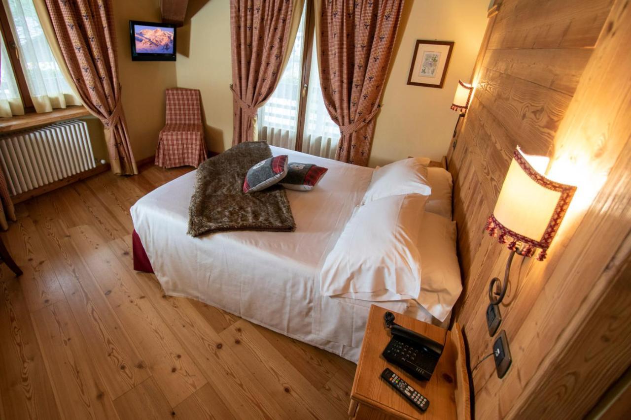 Laghetto Alpine Hotel & Restaurant ブリュソン エクステリア 写真
