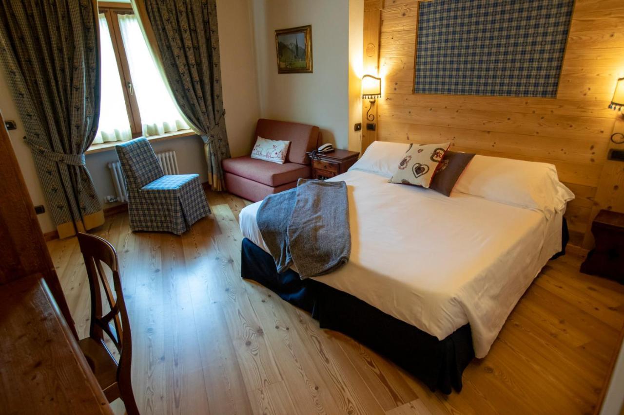 Laghetto Alpine Hotel & Restaurant ブリュソン エクステリア 写真