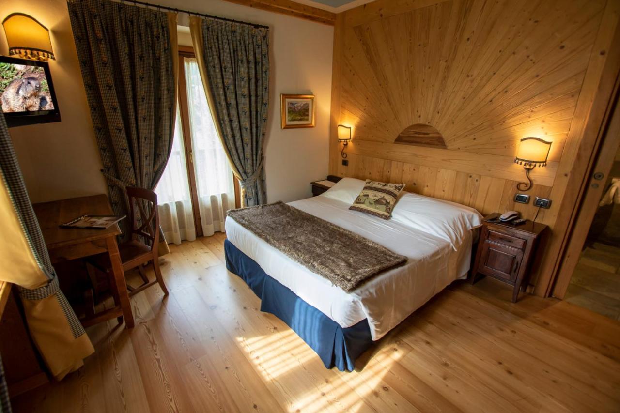 Laghetto Alpine Hotel & Restaurant ブリュソン エクステリア 写真
