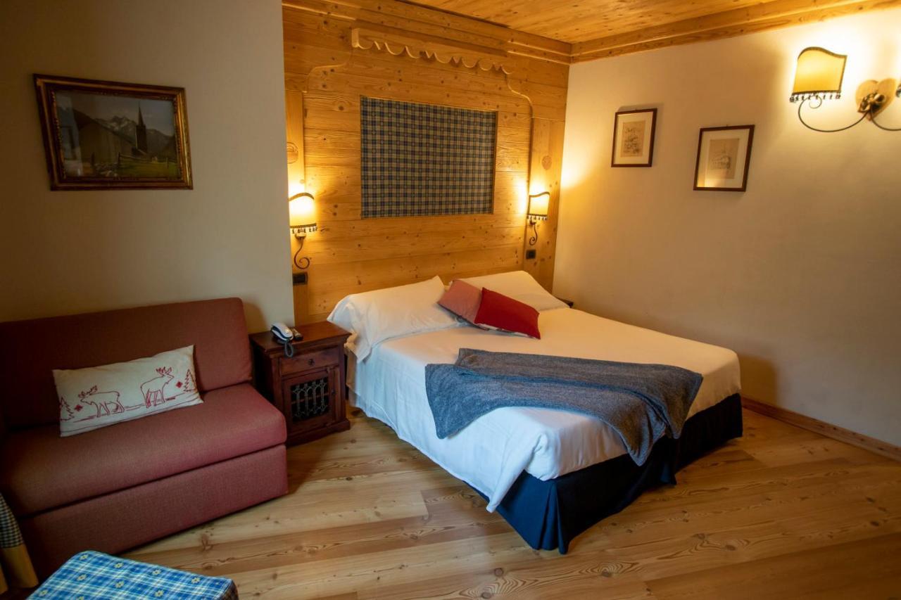 Laghetto Alpine Hotel & Restaurant ブリュソン エクステリア 写真