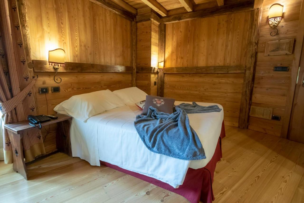 Laghetto Alpine Hotel & Restaurant ブリュソン エクステリア 写真