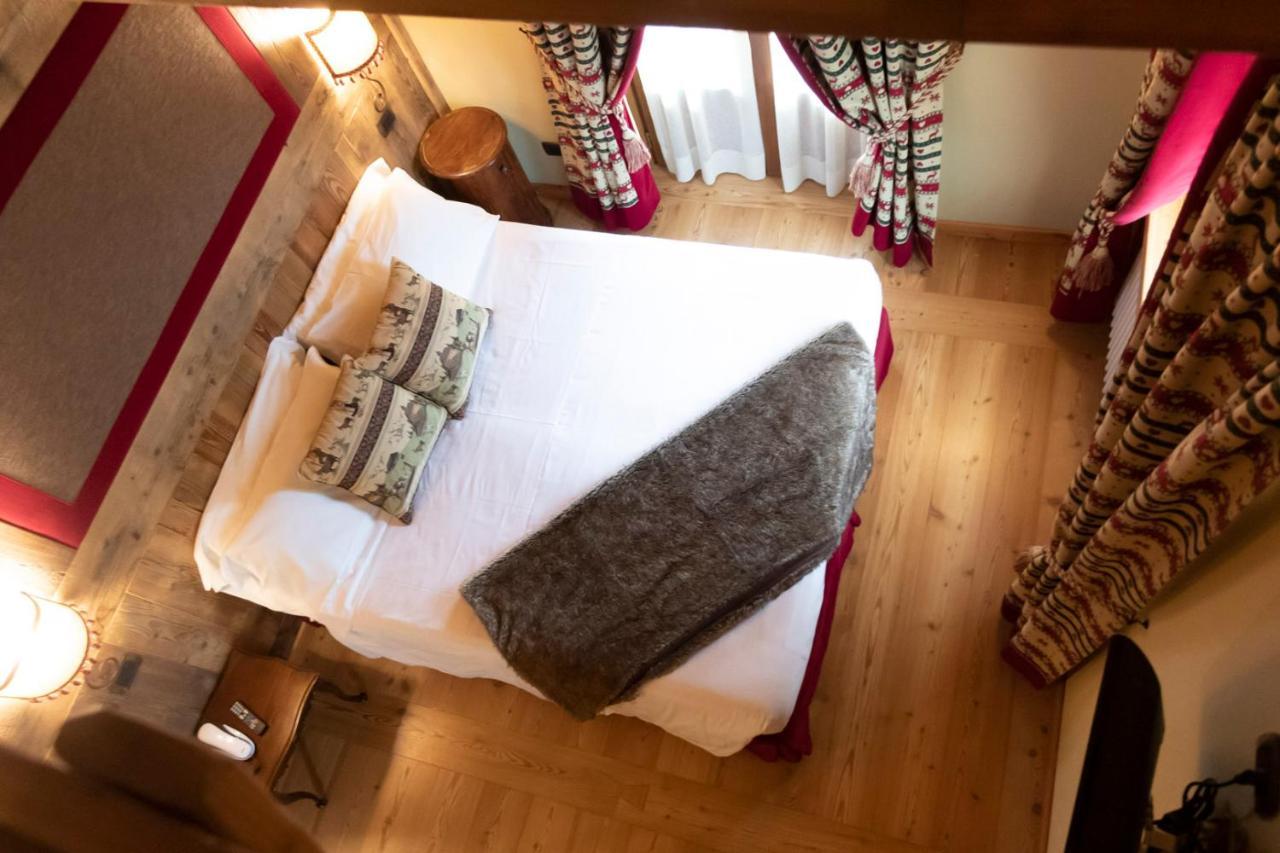 Laghetto Alpine Hotel & Restaurant ブリュソン エクステリア 写真
