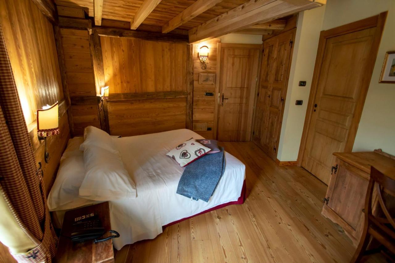 Laghetto Alpine Hotel & Restaurant ブリュソン エクステリア 写真