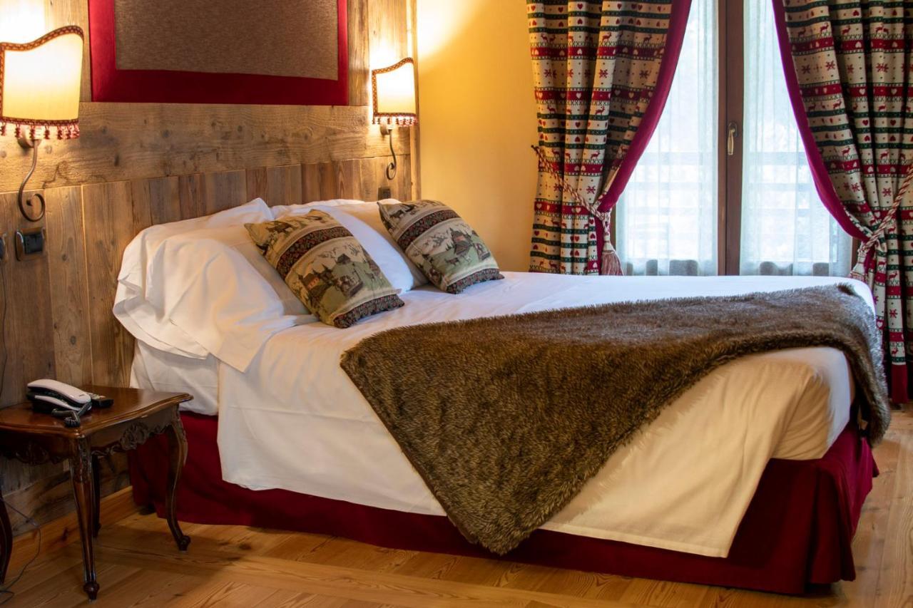 Laghetto Alpine Hotel & Restaurant ブリュソン エクステリア 写真