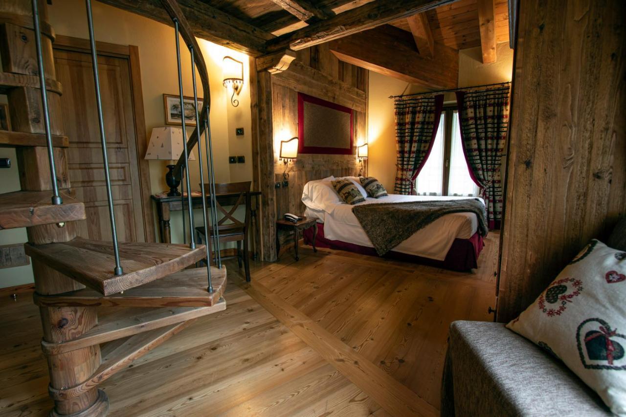 Laghetto Alpine Hotel & Restaurant ブリュソン エクステリア 写真
