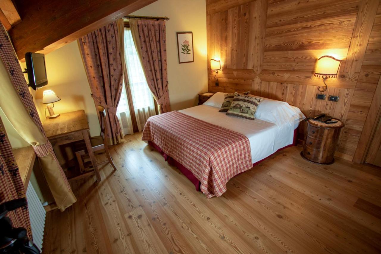 Laghetto Alpine Hotel & Restaurant ブリュソン エクステリア 写真