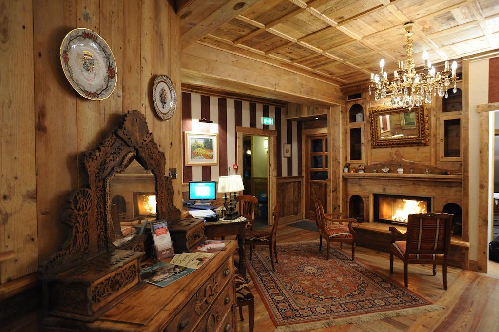 Laghetto Alpine Hotel & Restaurant ブリュソン エクステリア 写真