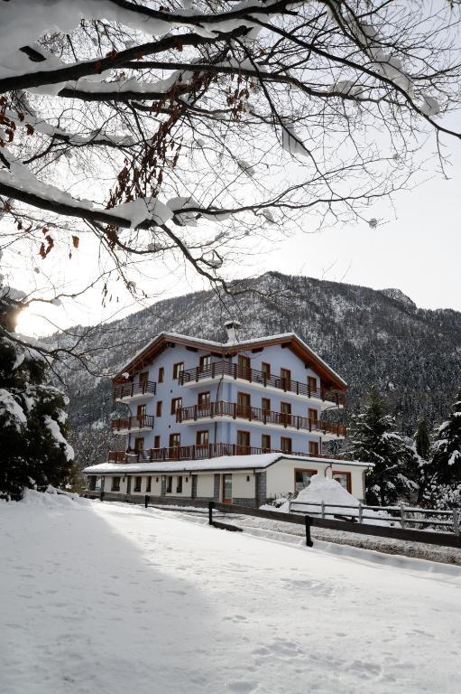 Laghetto Alpine Hotel & Restaurant ブリュソン エクステリア 写真