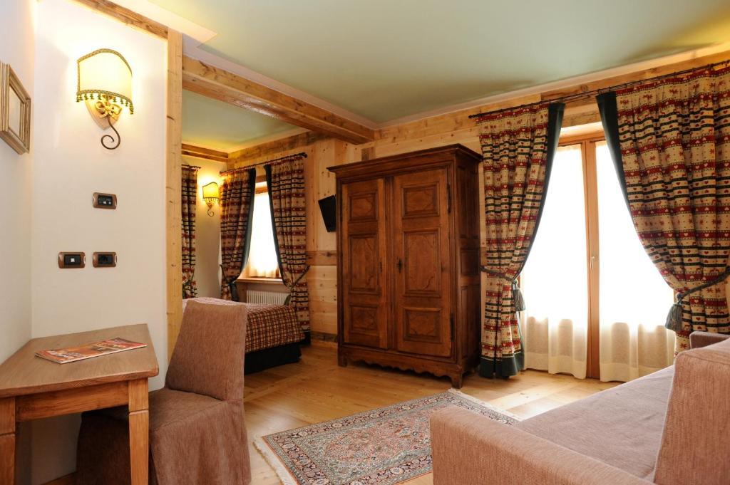 Laghetto Alpine Hotel & Restaurant ブリュソン エクステリア 写真