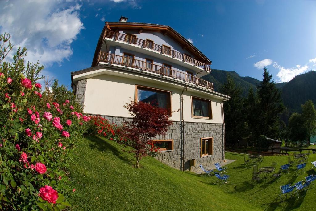 Laghetto Alpine Hotel & Restaurant ブリュソン エクステリア 写真