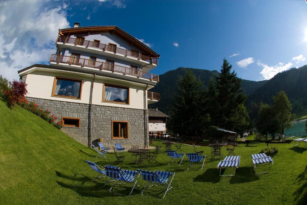Laghetto Alpine Hotel & Restaurant ブリュソン エクステリア 写真