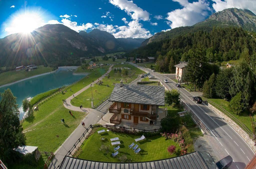 Laghetto Alpine Hotel & Restaurant ブリュソン エクステリア 写真